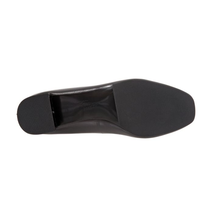 Buy Women's Trotters Lola Black | Michelson's Shoes - Lexington